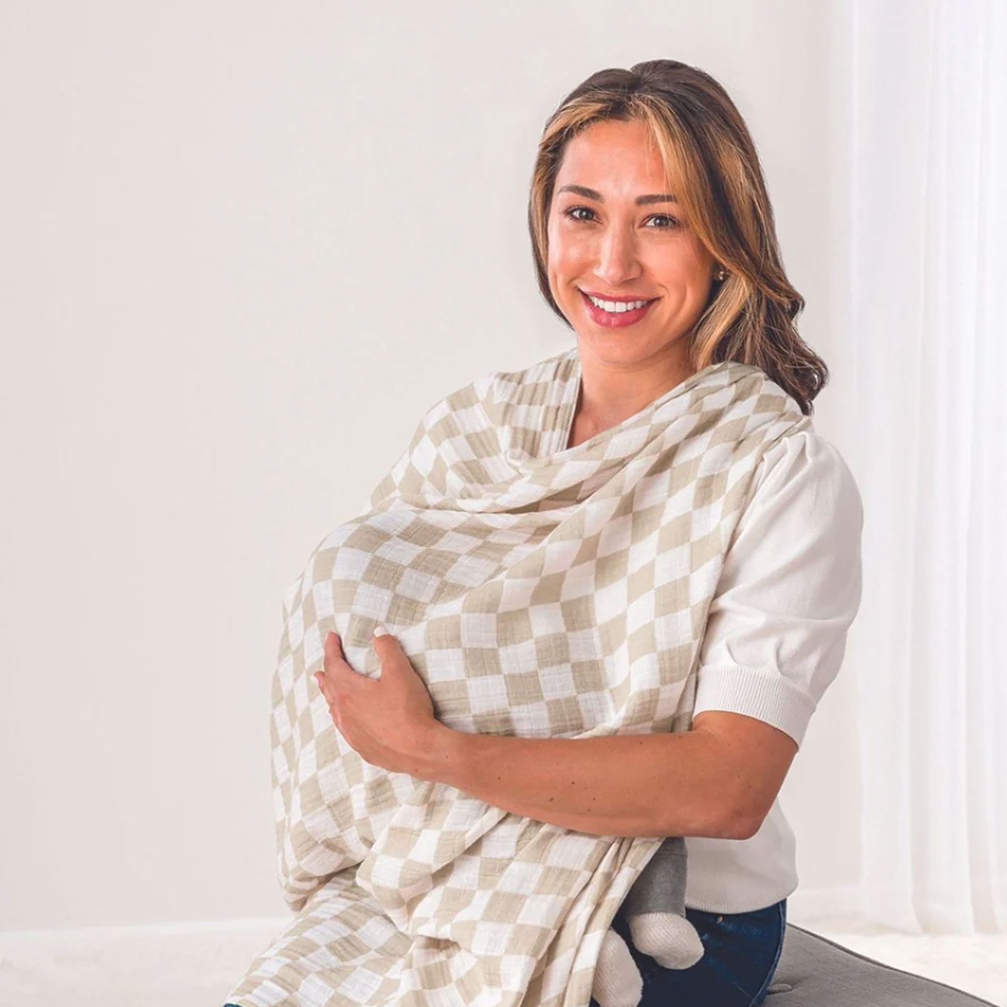 Itzy Ritzy Multitasking Breastfeeding Boss – Taupe Checkerboar